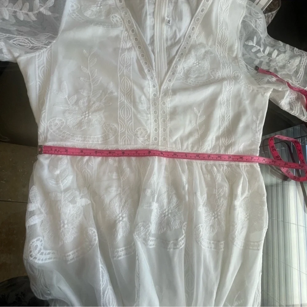 Elegant White Lace Maxi Dress - Picture 4 of 5